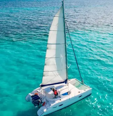 catamaran kendo over blue sea