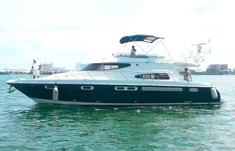 side view of sealine yacht